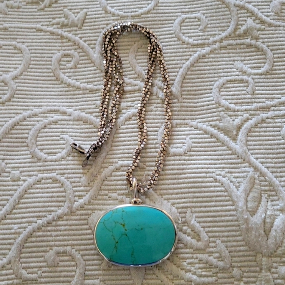 Preowned Pendant With Silver Chain